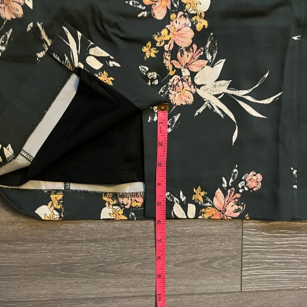Lyssé Green Pink Floral Stretch Pull On Work Party Pencil Skirt Size S Career - Picture 9 of 9